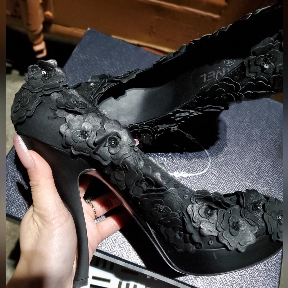 Chanel Black Leather Laser Cut Camellia Platform Pumps 40. - Picture 16 of 16